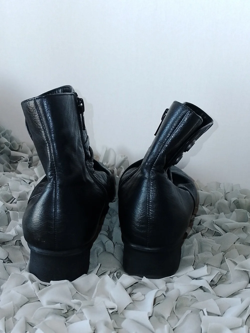 Obeo Elani Black Leather Ankle Boots with Side Zipper 7.5M